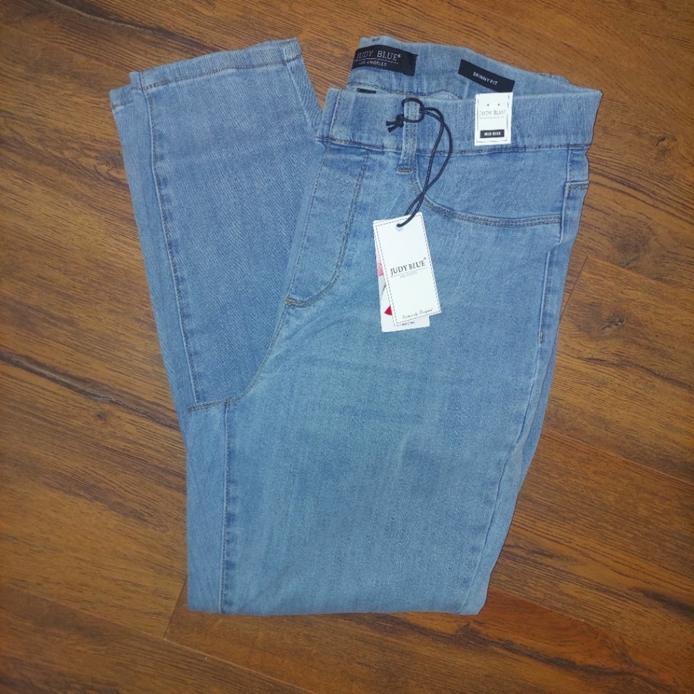 Judy Blue Jeans - Picture 6 of 9